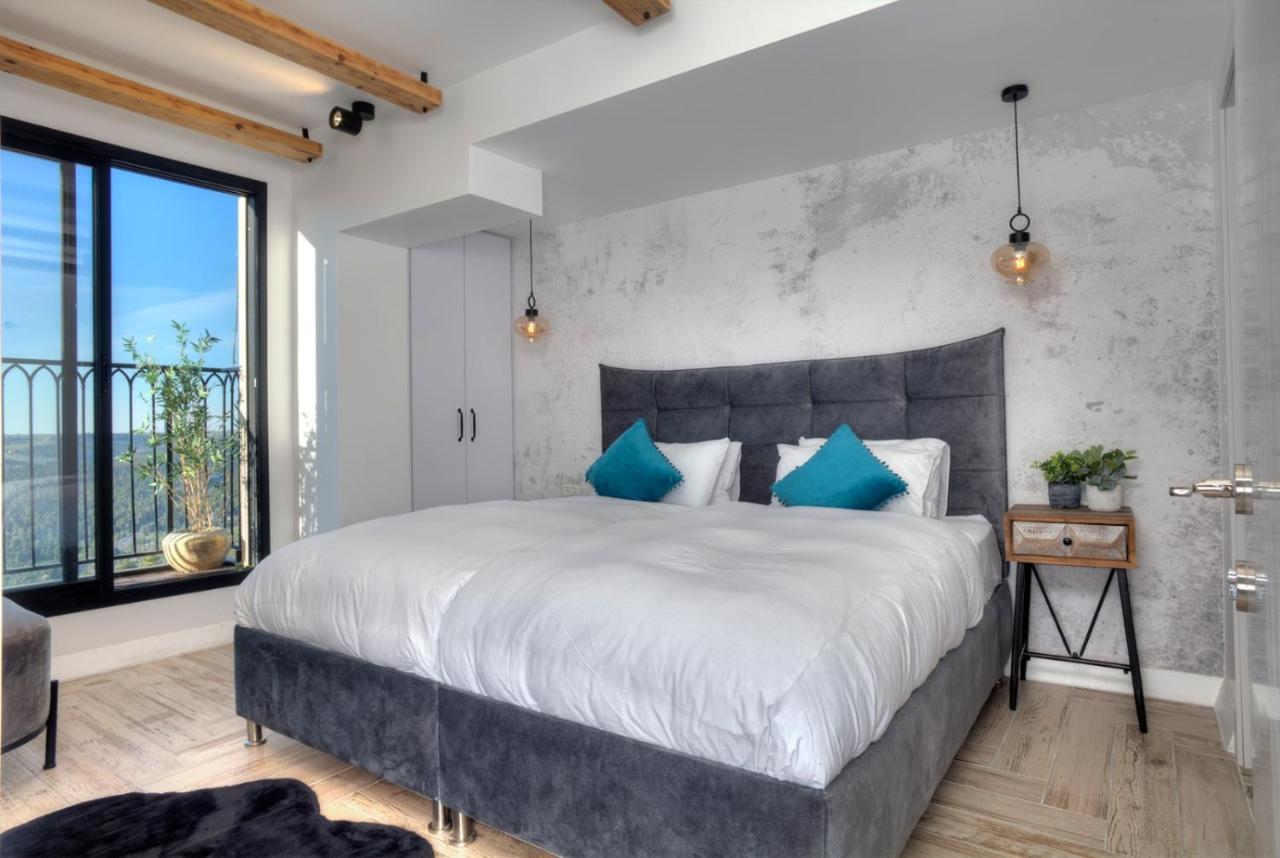 Open Skys Villa Сафед Екстериор снимка