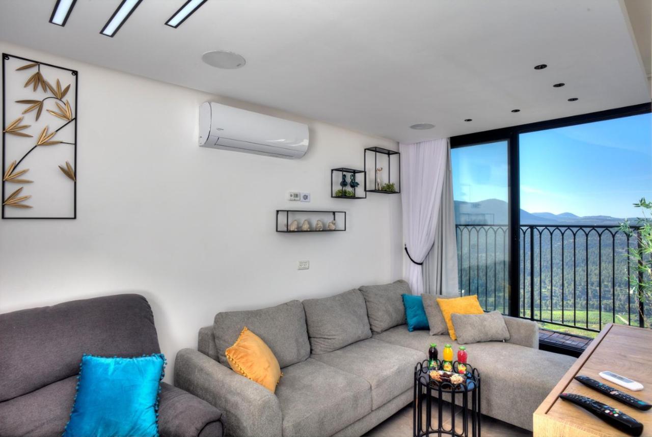 Open Skys Villa Сафед Екстериор снимка