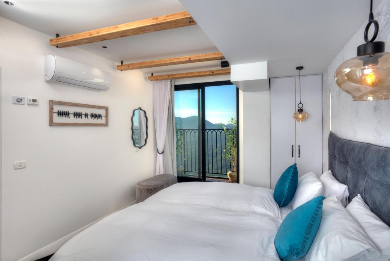 Open Skys Villa Сафед Екстериор снимка