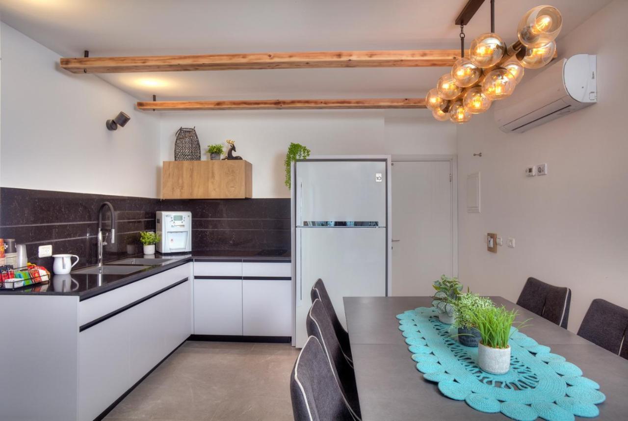 Open Skys Villa Сафед Екстериор снимка