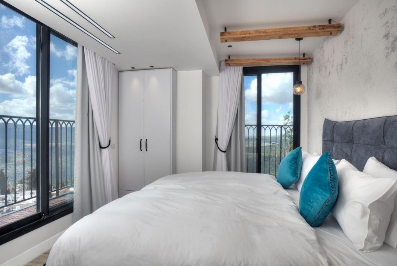 Open Skys Villa Сафед Екстериор снимка