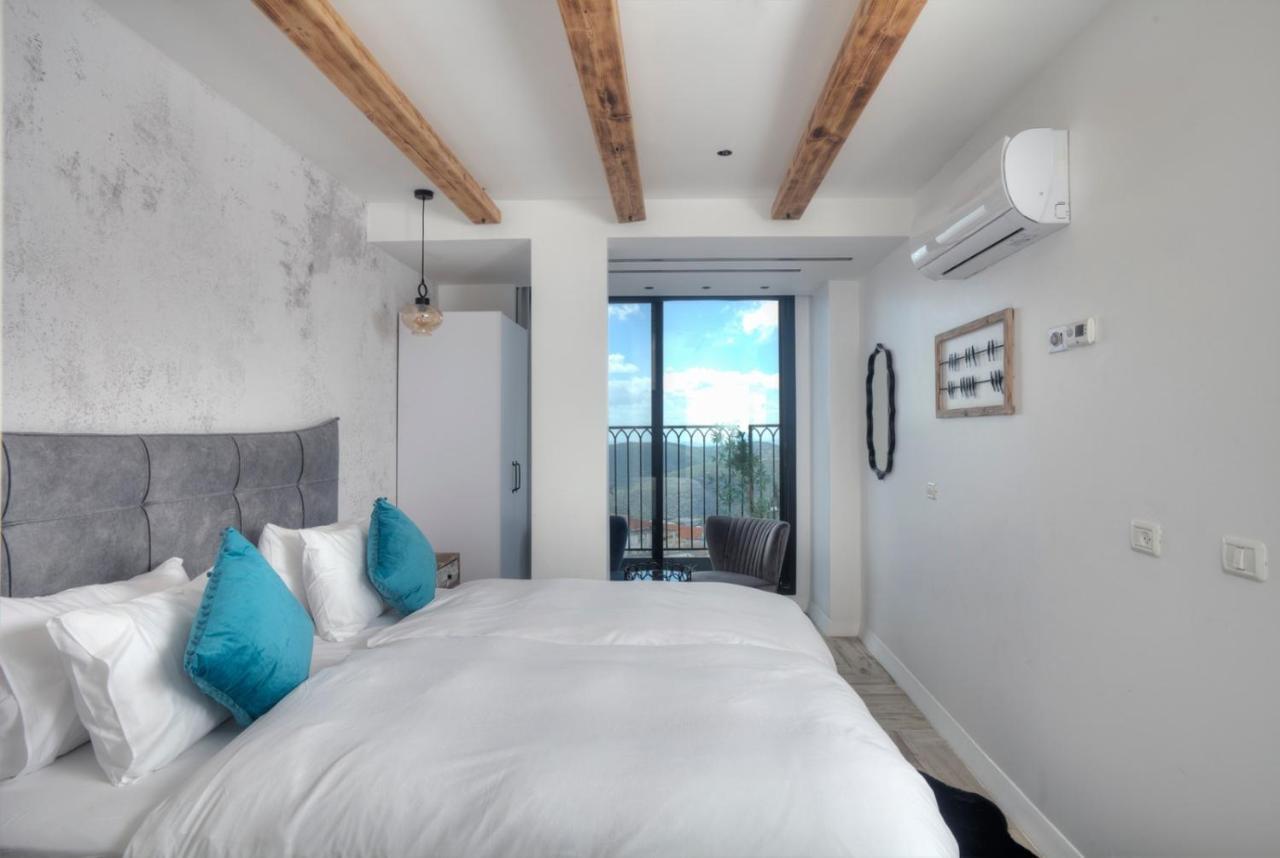 Open Skys Villa Сафед Екстериор снимка