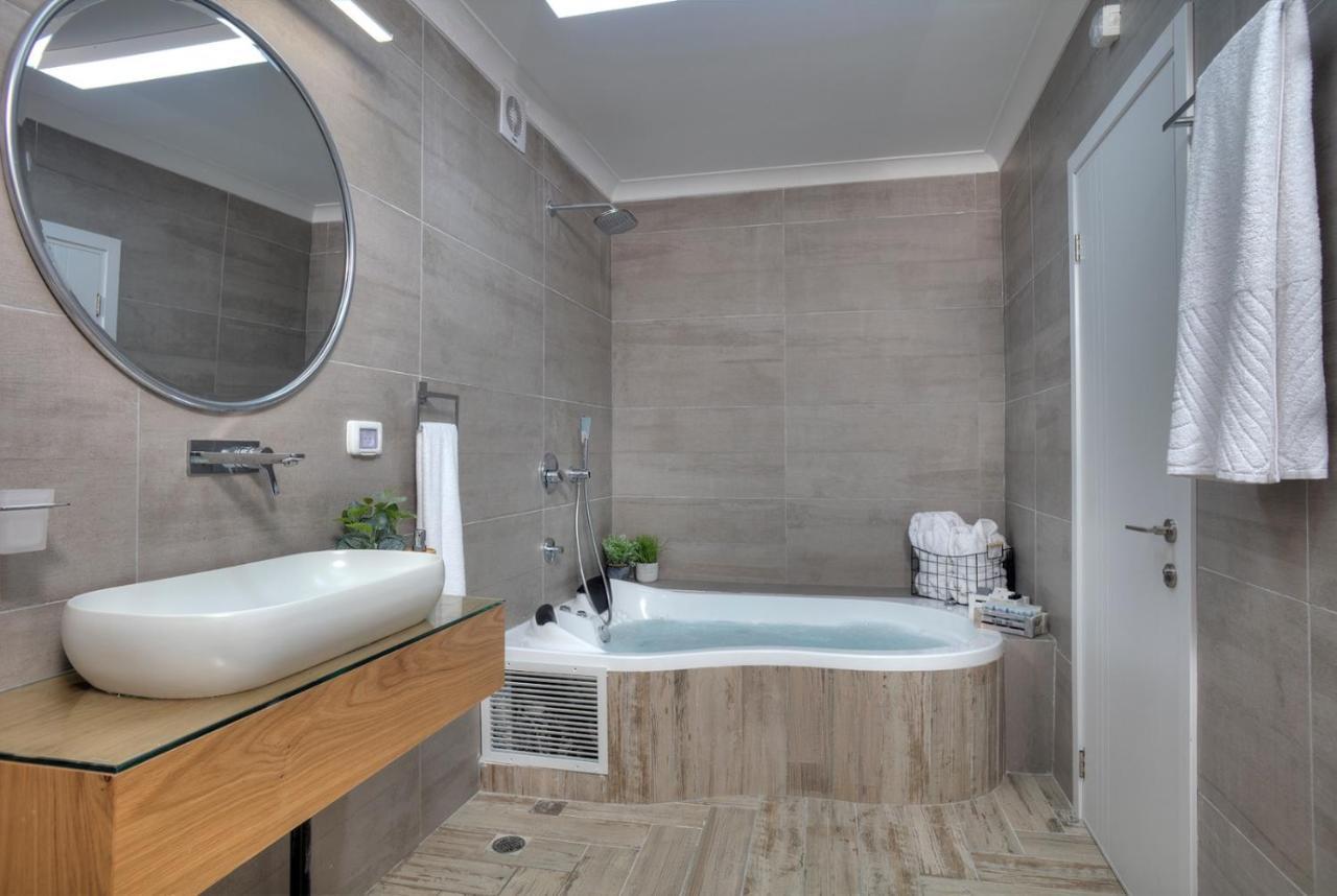 Open Skys Villa Сафед Екстериор снимка
