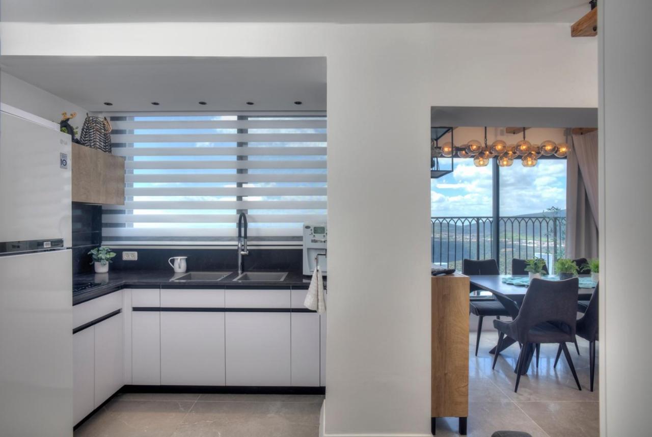Open Skys Villa Сафед Екстериор снимка